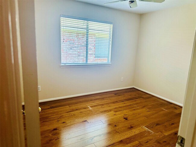 Building Photo - 25330 Barmby Dr