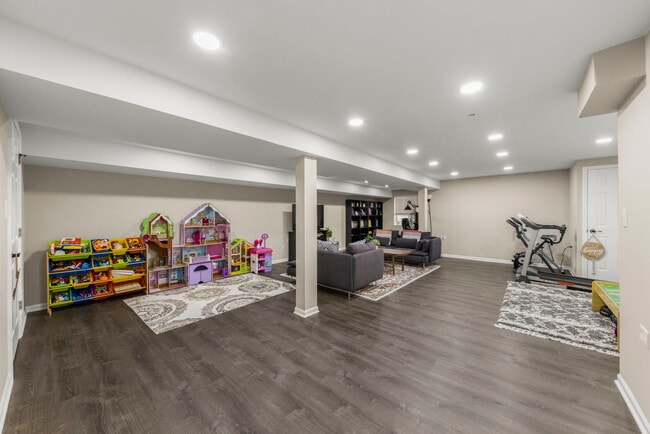 Building Photo - 2220 Weatherbee Ln