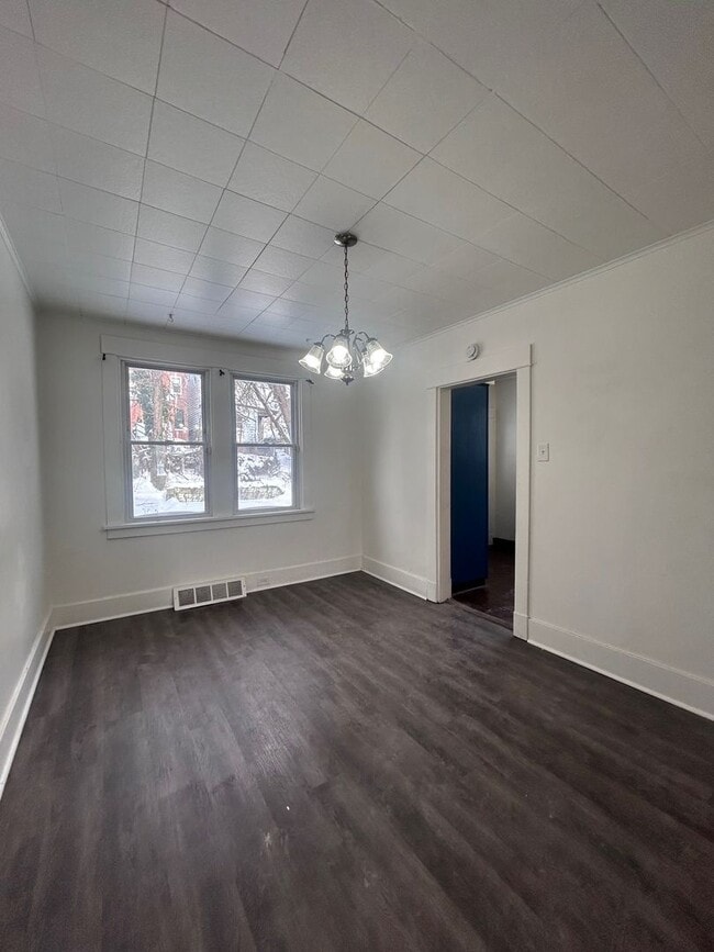 Building Photo - Updated 3 Bedroom Home l Marhsall Shadeland