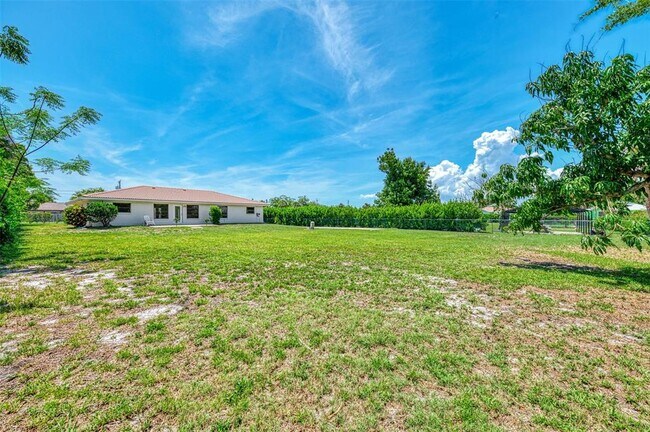 Building Photo - 2340 Palmetto St