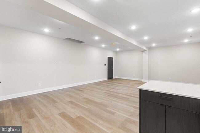 Building Photo - 1903 Jackson St