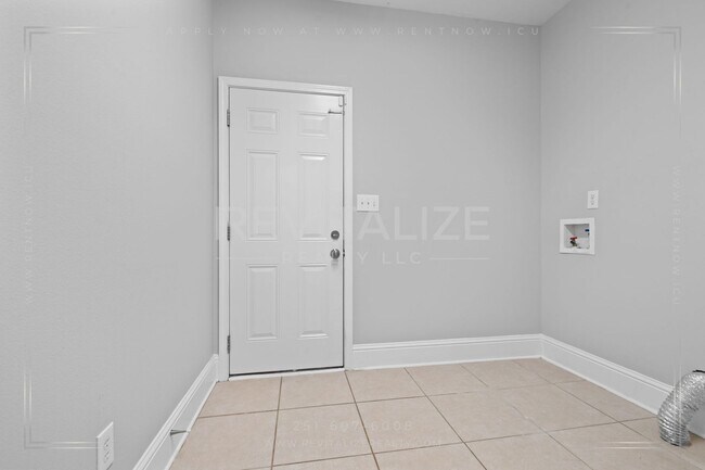 Building Photo - 11070 Courtland Ct