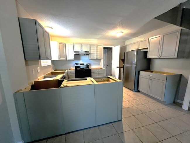 Building Photo - 124 Hampton Dr