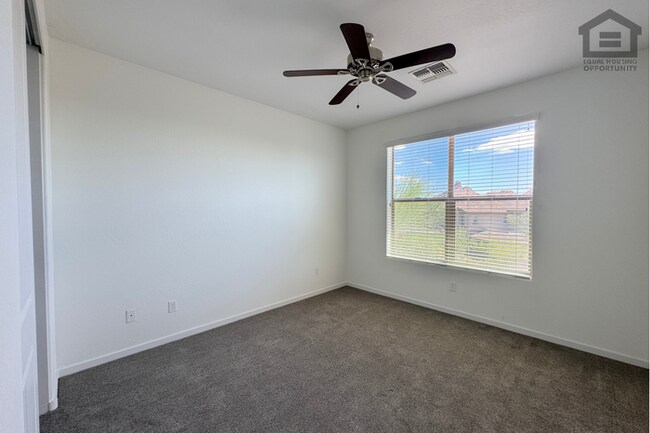 Building Photo - 2Bed/2Bath 2nd Floor Condo in North Scottsdale! Ready for Immediate Move-In! -- Gated Community! ...