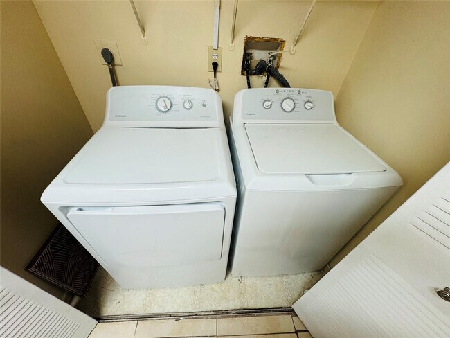 Building Photo - 3449 NW 44th St