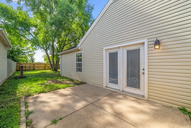 Building Photo - 529 Southwind Dr