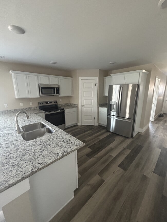 Building Photo - 121 Poplar St