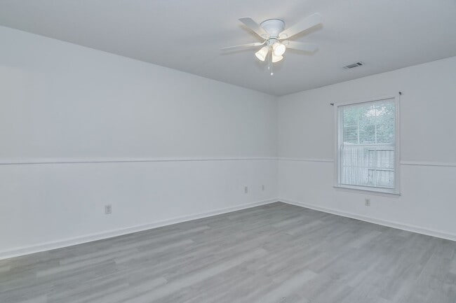 Building Photo - 2 Bedroom 2 Bath Townhouse