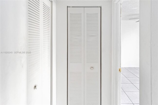 Building Photo - 10000 NW 80th Ct