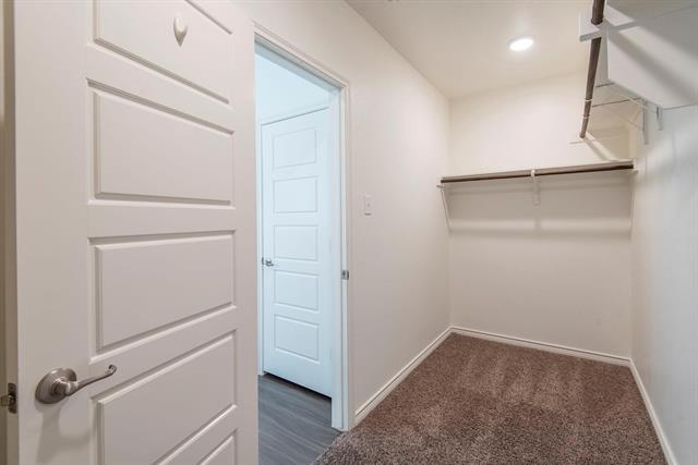 Building Photo - 2225 Barx Dr