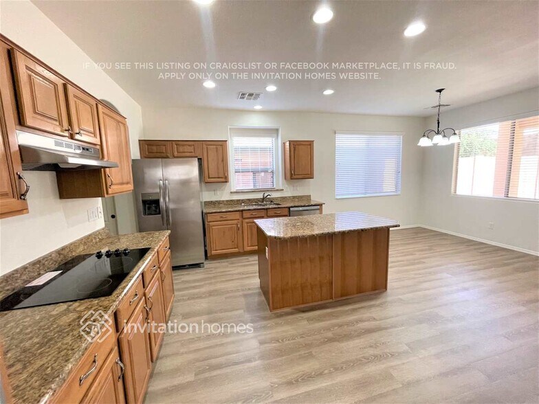 Building Photo - 2226 W Dale Ln