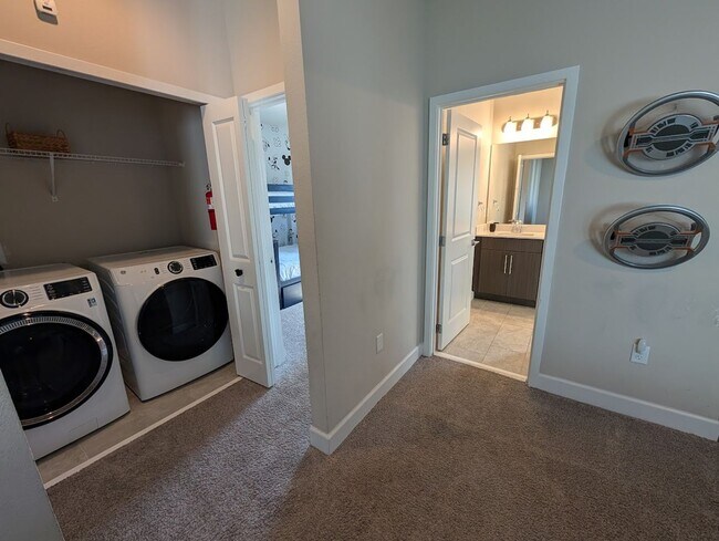 Building Photo - Beautiful Executive 4 Bed 3 Bath Home in Davenport!