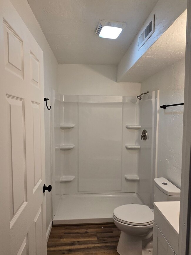 Building Photo - Recently updated 4 bedroom 4 bathroom house in the UNM  North Campus area!