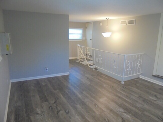 Building Photo - 1434 Walnut Dr