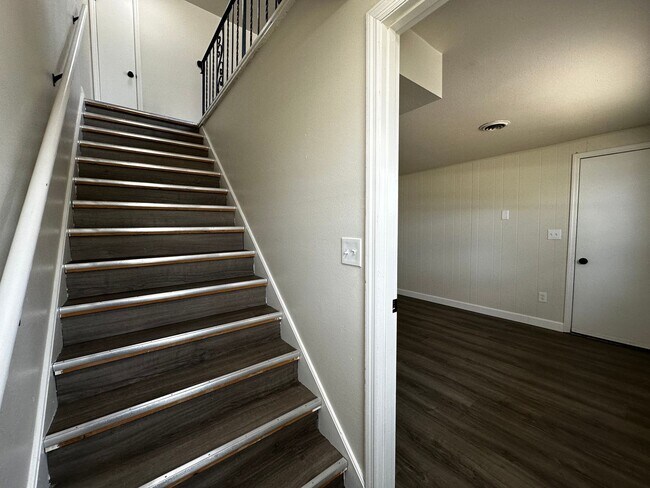Building Photo - 2746 Nicolet Dr