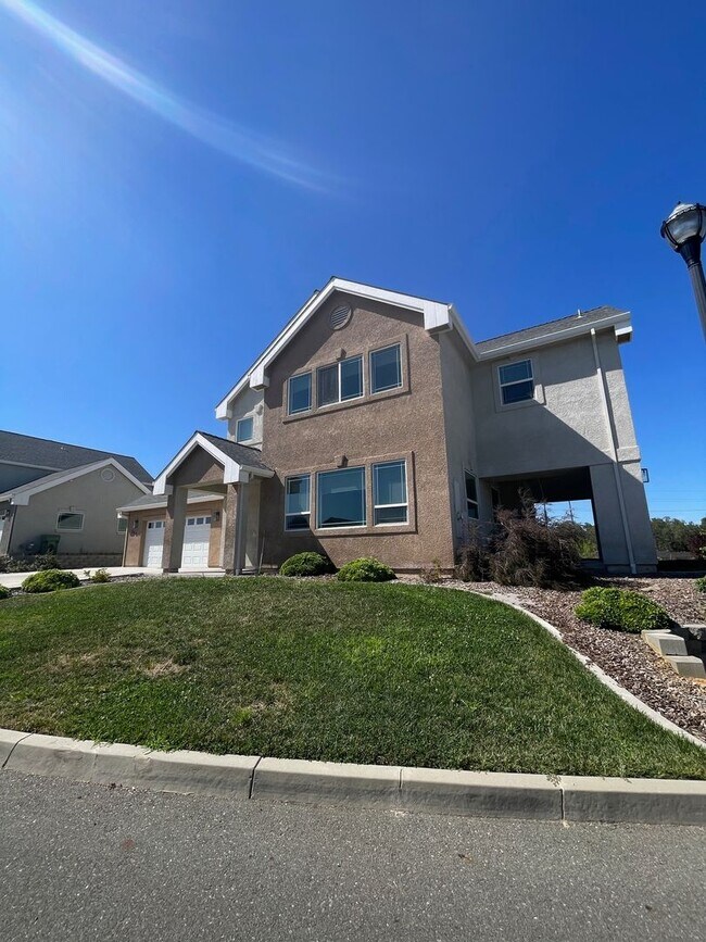 Building Photo - NEWER BUILT 3 BED/2 BATH HOME