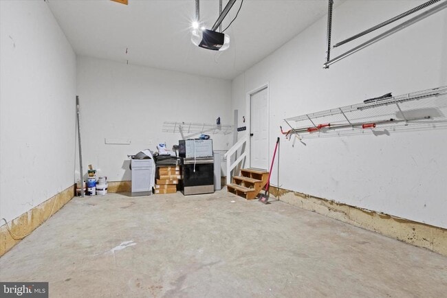 Building Photo - 2230 Community Dr