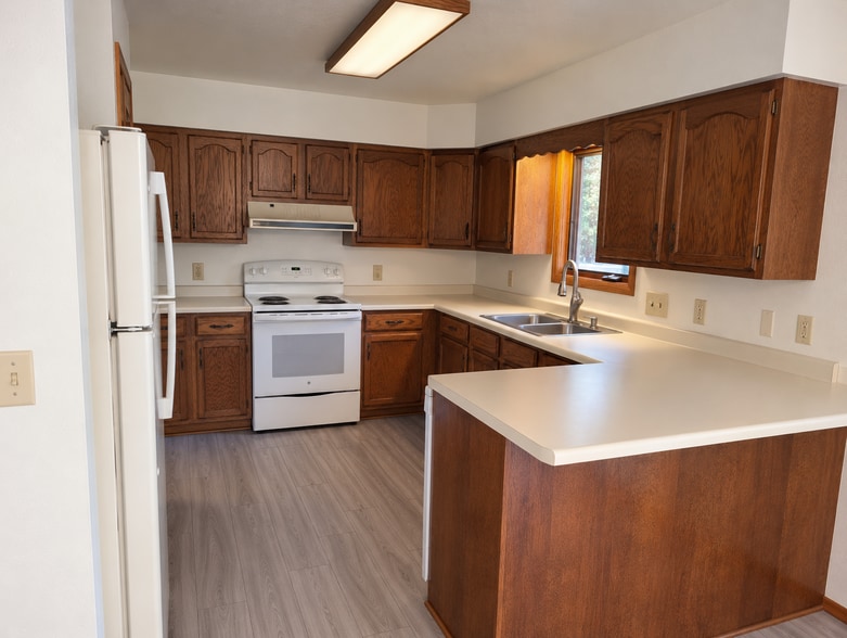 Kitchen - 1910 Tamarack St