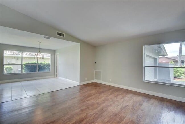 Building Photo - 637 NW 100th Ln