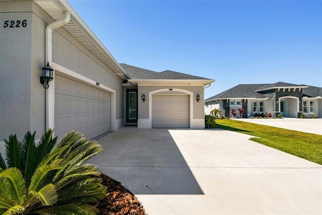 Building Photo - 5226 Lake Venice Dr