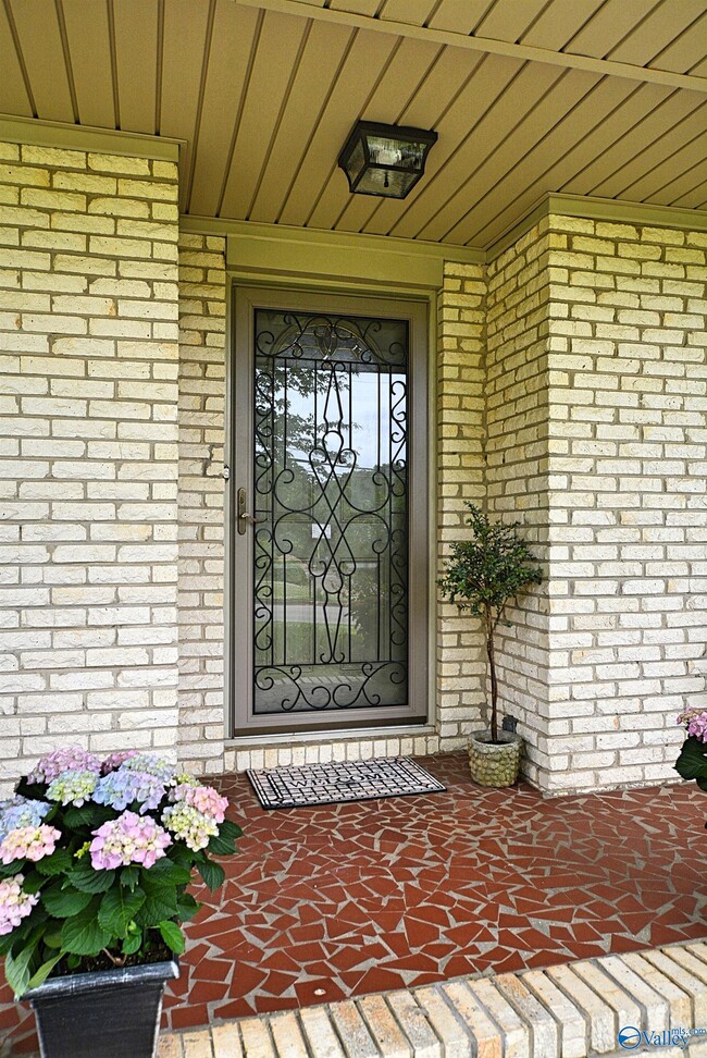 Building Photo - 207 Jones Valley Dr SW
