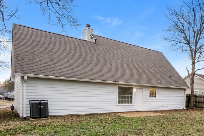 Building Photo - 4696 Crestfield Rd