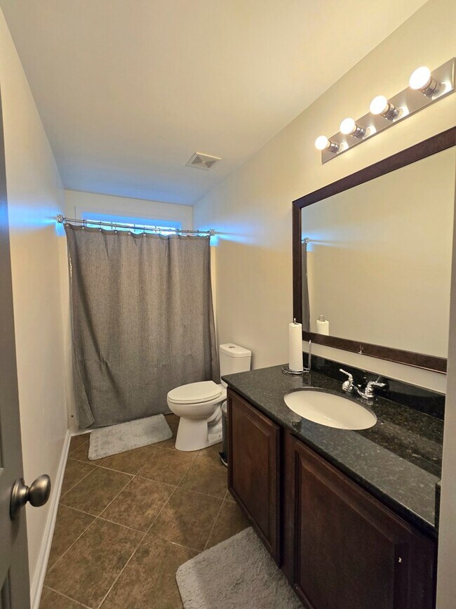 Building Photo - 525 Batty Way
