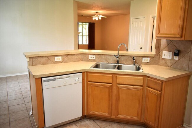 Building Photo - 18314 Manorcliff Ln