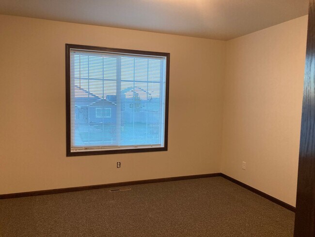 Building Photo - 1325 30th Ave W