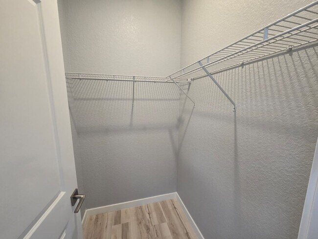 Building Photo - Bright and Easy-Living Home in Riviera Beach