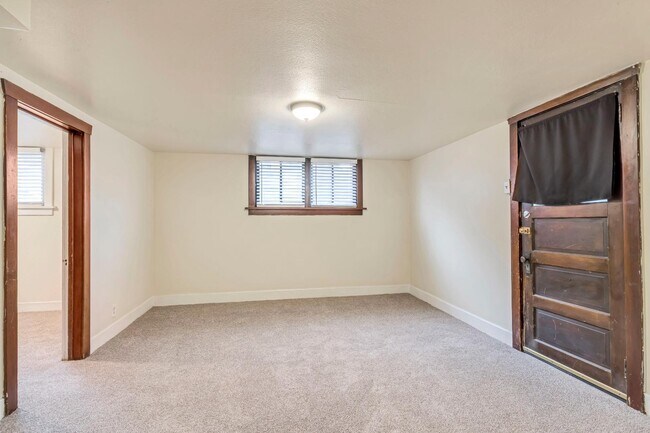 Building Photo - 172 S 600 W