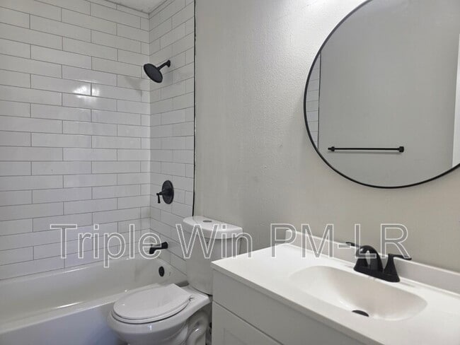 Building Photo - 1613 Moon Rd