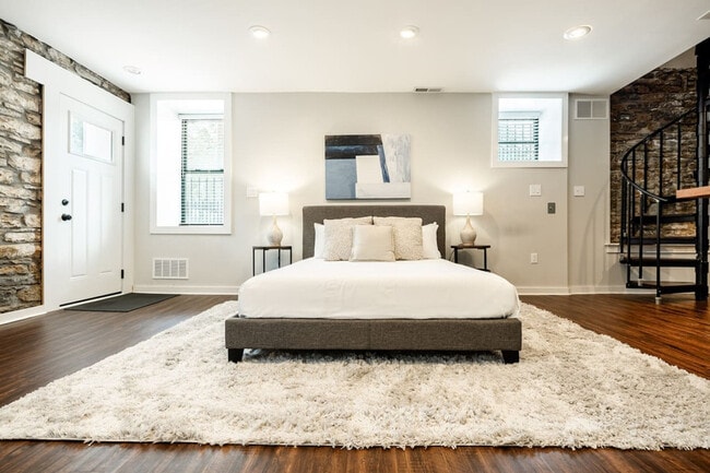 Building Photo - 1354 Broadway-SI ID1056136P