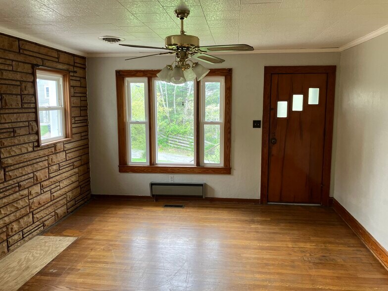 Building Photo - 221 Burke Ave