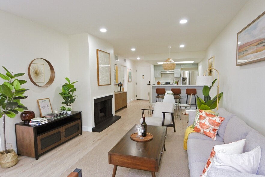 Building Photo - 1745 Camino Palmero St