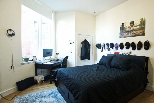 Building Photo - HOT FENWAY LISTING!!!!!