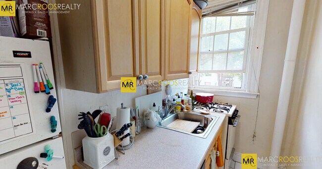 Building Photo - 14 Glenville Ave