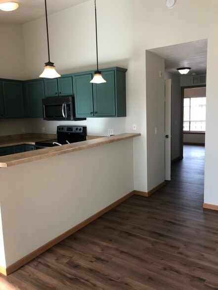 Building Photo - 4924 S Klein Ave