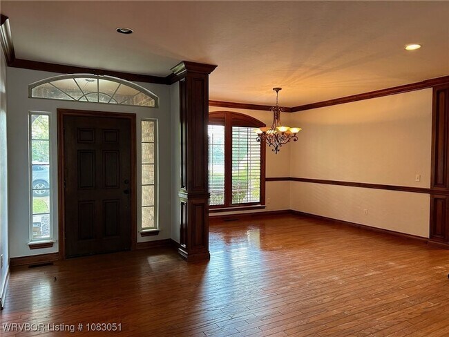 Building Photo - 1808 Oak Forest Dr