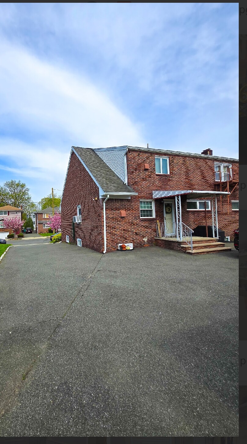 Building Photo - 50 Newark Pl