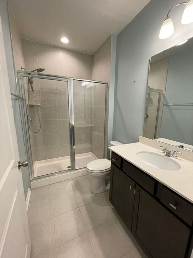 Building Photo - 802 Destiny Dr