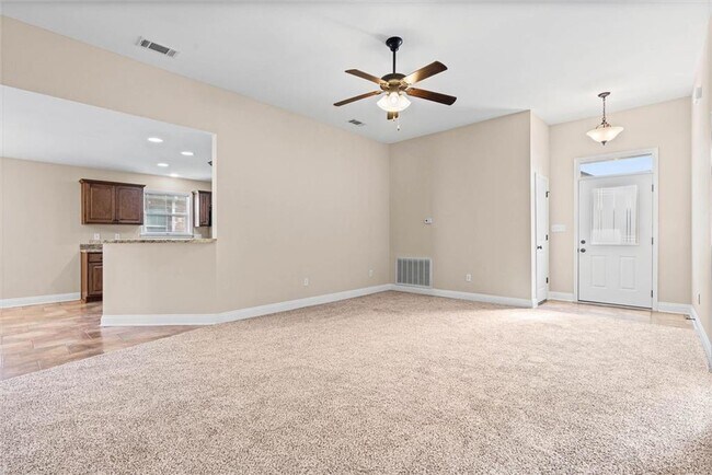 Building Photo - 926 Tudor Ln