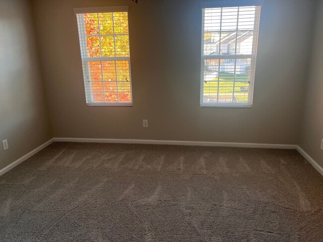 Building Photo - Spacious 2BR/3BA Townhome in Rennaisance Park near Downtown Raleigh