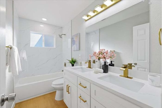 Building Photo - 4564 San Juan Ave