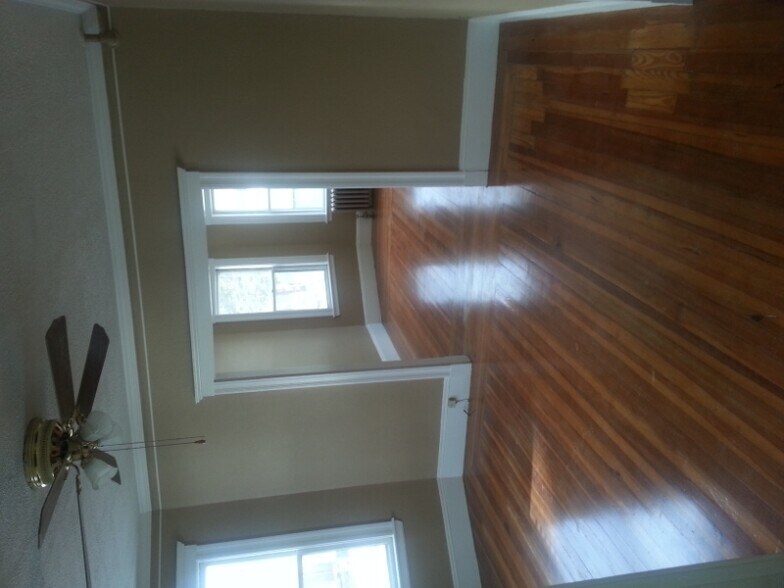 Building Photo - 5-7 Abbott St