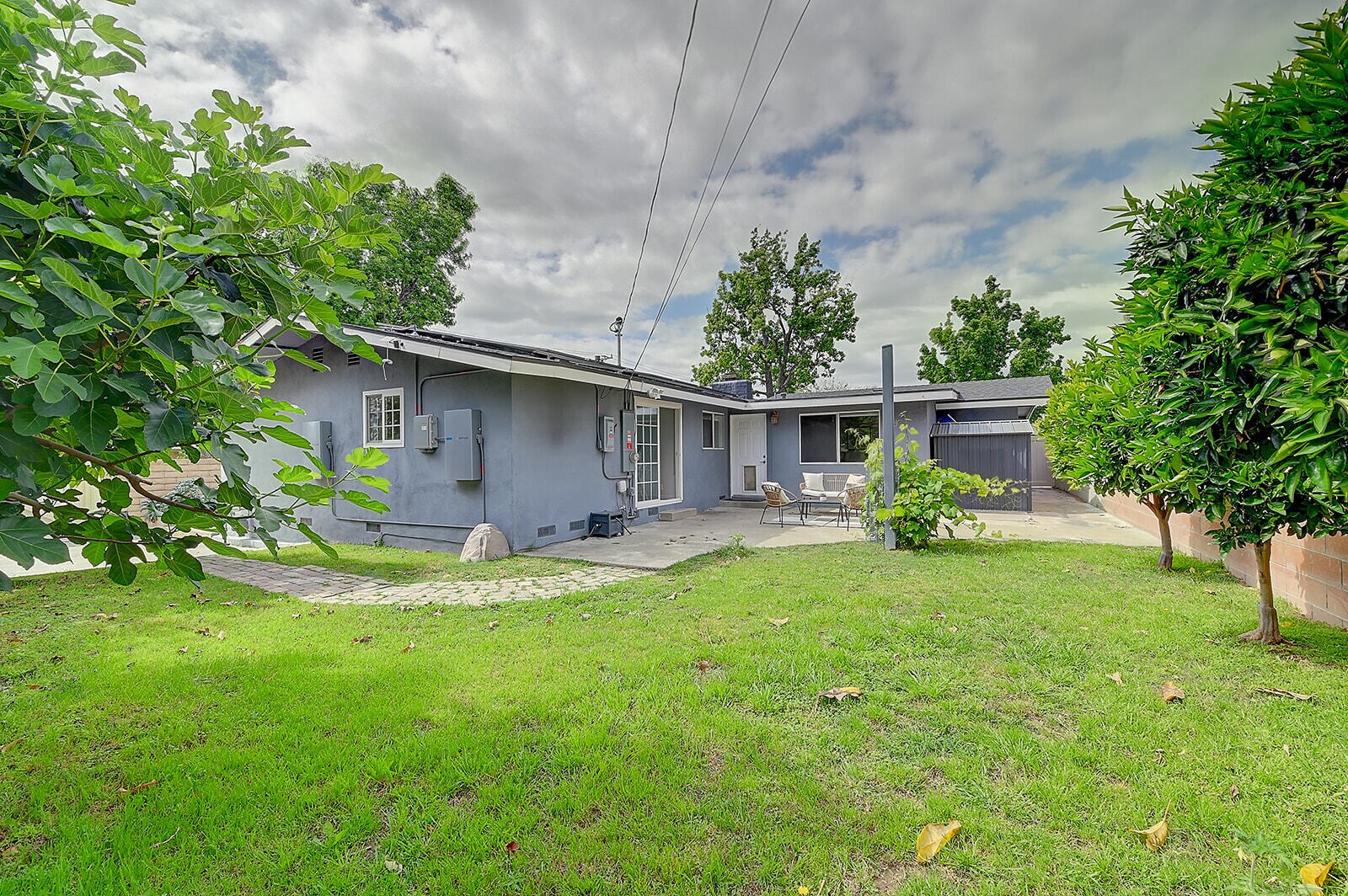 Building Photo - 2044 W Spruce Ave