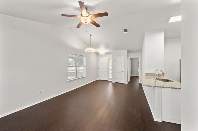 Building Photo - 160 Prairie Springs Loop