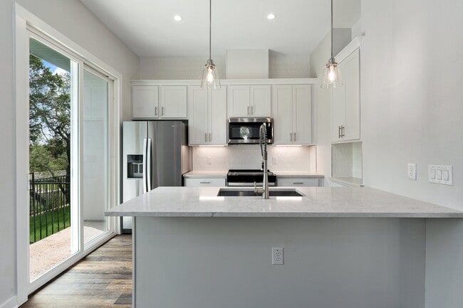 Building Photo - 12001 Vista Parke Dr