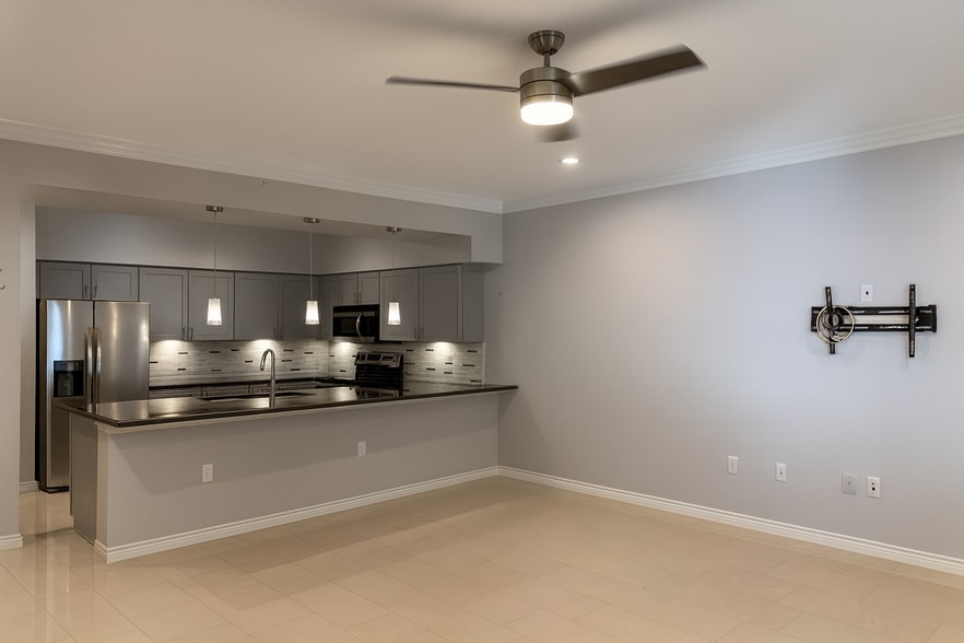 Building Photo - 3102 Kings Rd