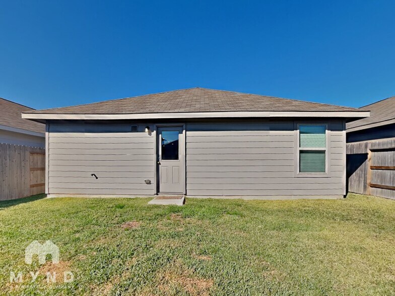 Building Photo - 2842 Via Augusta Dr